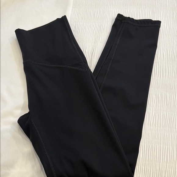 V-Shred- Black Leggings with Streamlined Silhouette - Picture 1 of 4